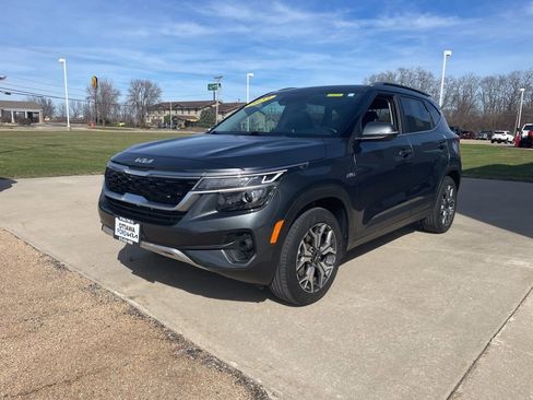 Used 2023 Kia Seltos EX image 2