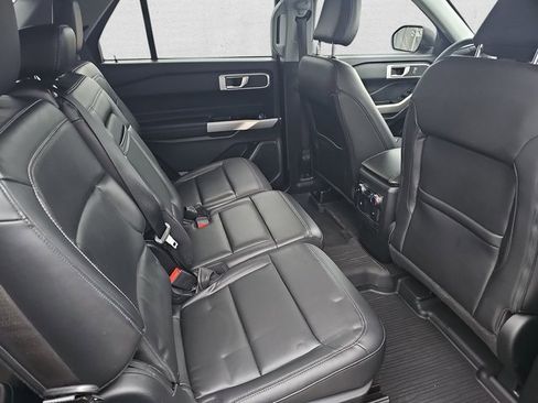 Used 2022 Ford Explorer XLT w/ Equipment Group 202A image 11