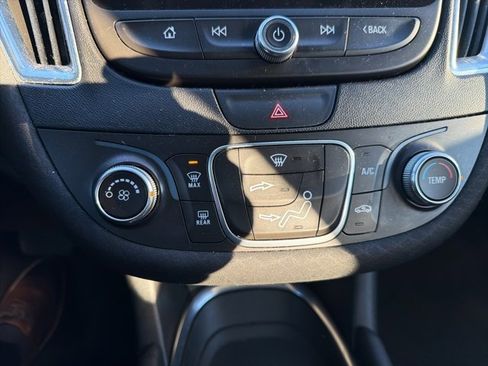 Used 2018 Chevrolet Malibu LT image 43