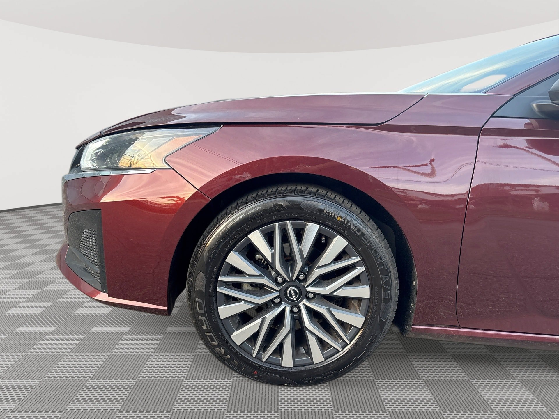 Used 2025 Nissan Altima 2.5 SV FWD image 18