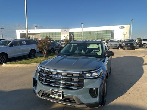 New 2026 Ford Explorer Active RWD image 25