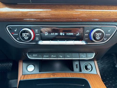 Used 2023 Audi Q5 2.0T Prestige w/ Prestige Package image 29