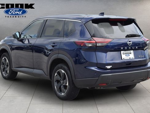 Used 2024 Nissan Rogue SV AWD/4WD image 4
