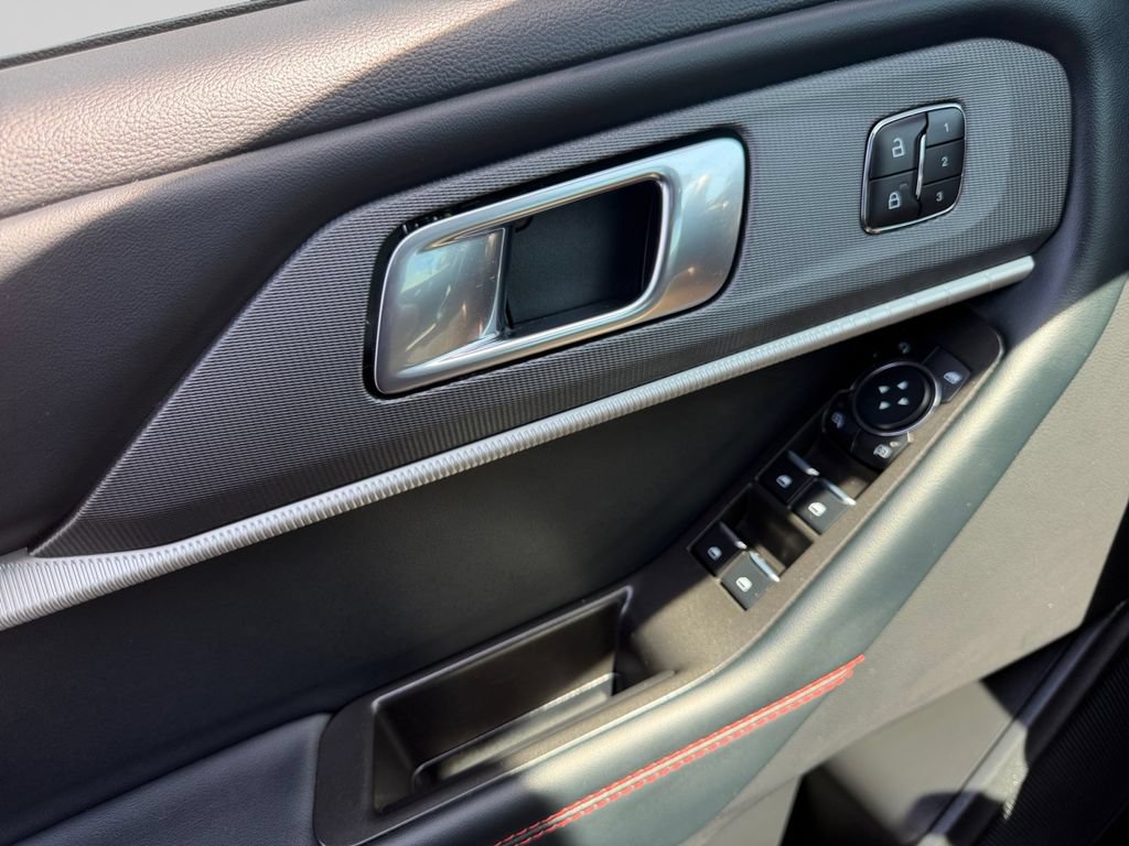 Used 2025 Ford Explorer ST-Line w/ Premium Package RWD image 17