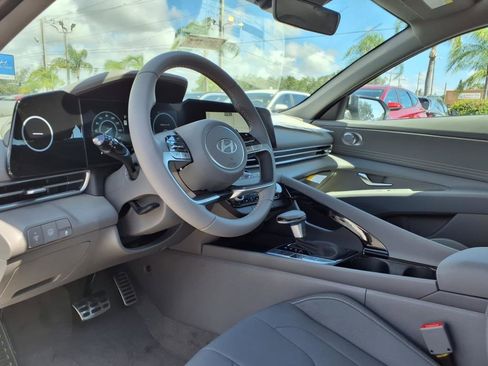 New 2025 Hyundai Elantra SEL image 12