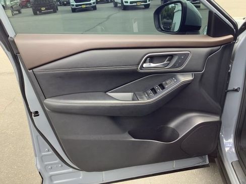 Used 2022 Nissan Rogue Platinum w/ Head-Up Display Package FWD image 9