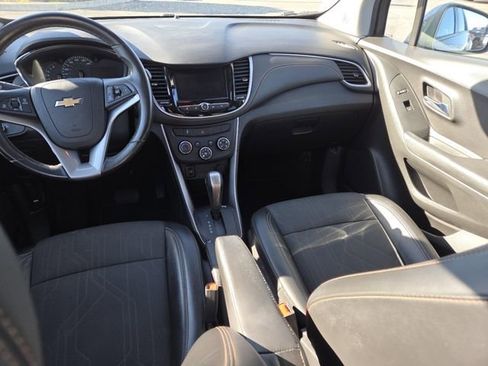 Used 2022 Chevrolet Trax LT w/ LT Convenience Package image 26