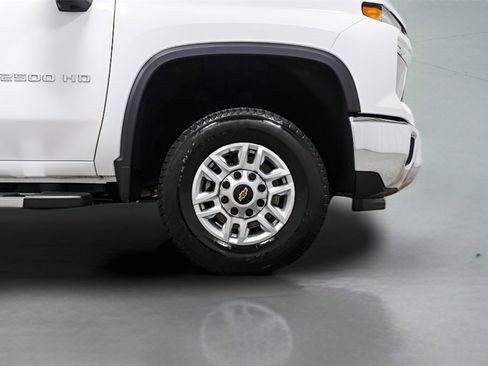 Used 2025 Chevrolet Silverado 2500 LT image 7