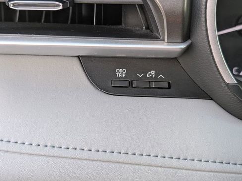 Used 2022 Toyota Highlander XLE image 38