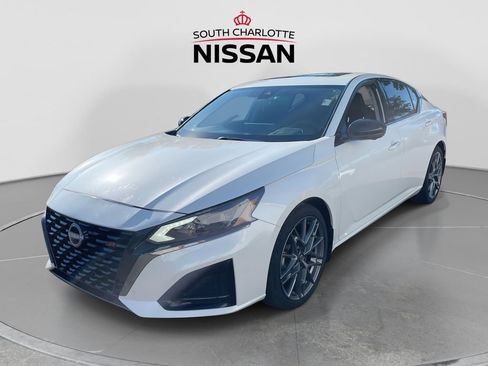 Used 2024 Nissan Altima 2.0 SR FWD image 3