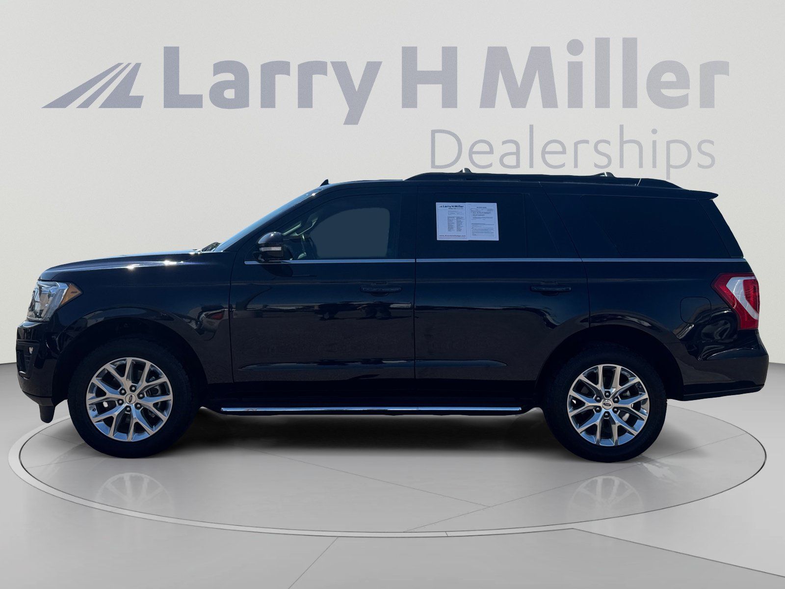 Used 2021 Ford Expedition XLT AWD/4WD image 2