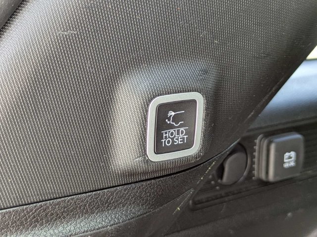 Used 2023 Jeep Grand Cherokee Altitude RWD image 14