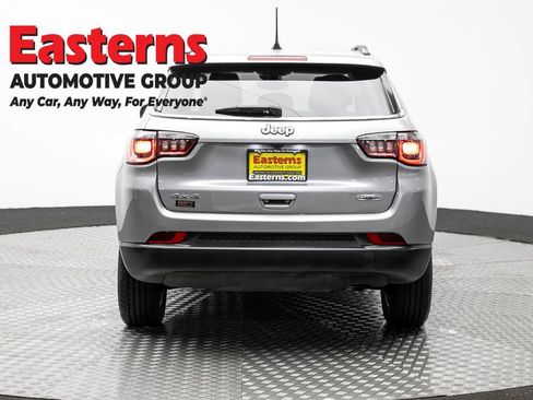 Used 2022 Jeep Compass Latitude w/ Sun and Sound Group AWD/4WD image 6
