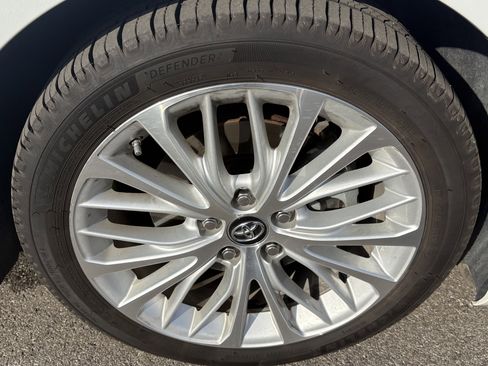 Used 2018 Toyota Camry XLE image 15