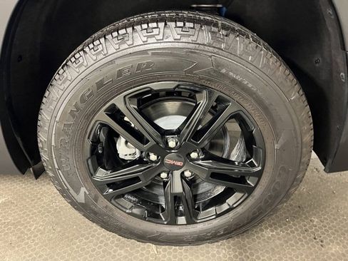 Used 2024 GMC Terrain AT4 w/ Tech Package image 27