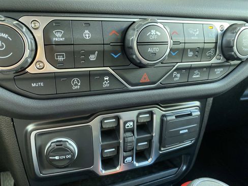 New 2026 Jeep Wrangler Unlimited Sahara AWD/4WD image 14