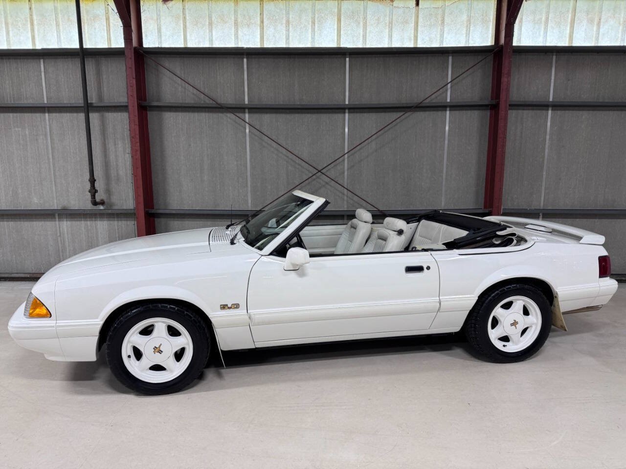 Used 1993 Ford Mustang LX RWD image 1