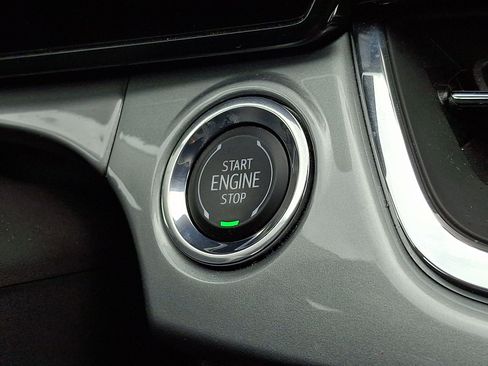 Used 2025 Chevrolet Trax LT FWD image 22
