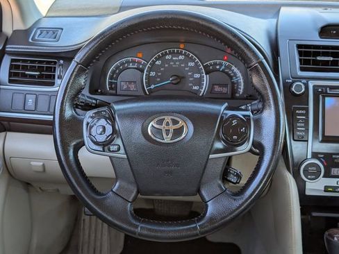 Used 2013 Toyota Camry XLE w/ Leather Pkg image 11