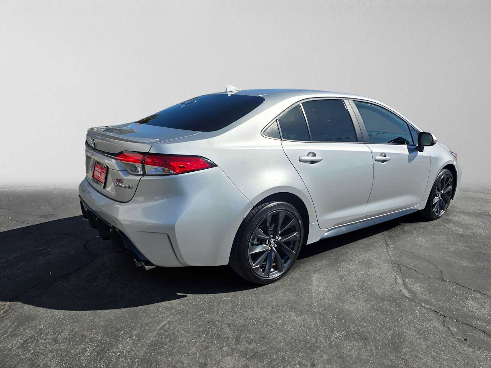 Used 2024 Toyota Corolla SE FWD image 3