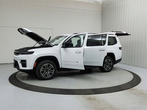 New 2026 Jeep Grand Wagoneer 4WD image 11