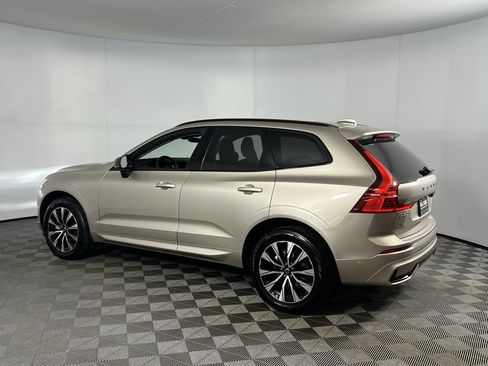 Used 2025 Volvo XC60 B5 Plus image 8