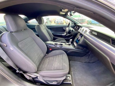 Used 2017 Ford Mustang Coupe image 18