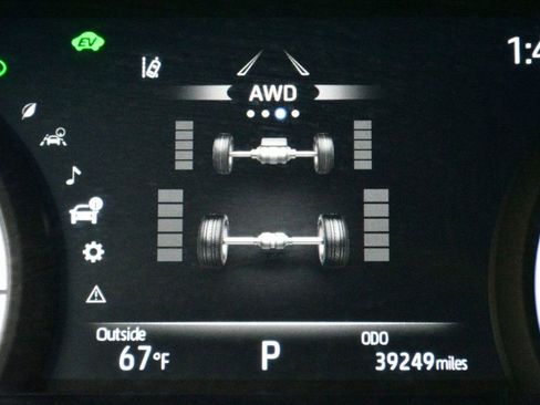 Used 2022 Toyota Venza XLE image 54