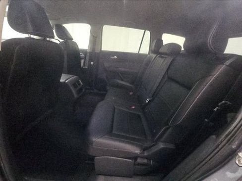 Used 2022 Volkswagen Atlas SE w/ Black Wheel Package image 8