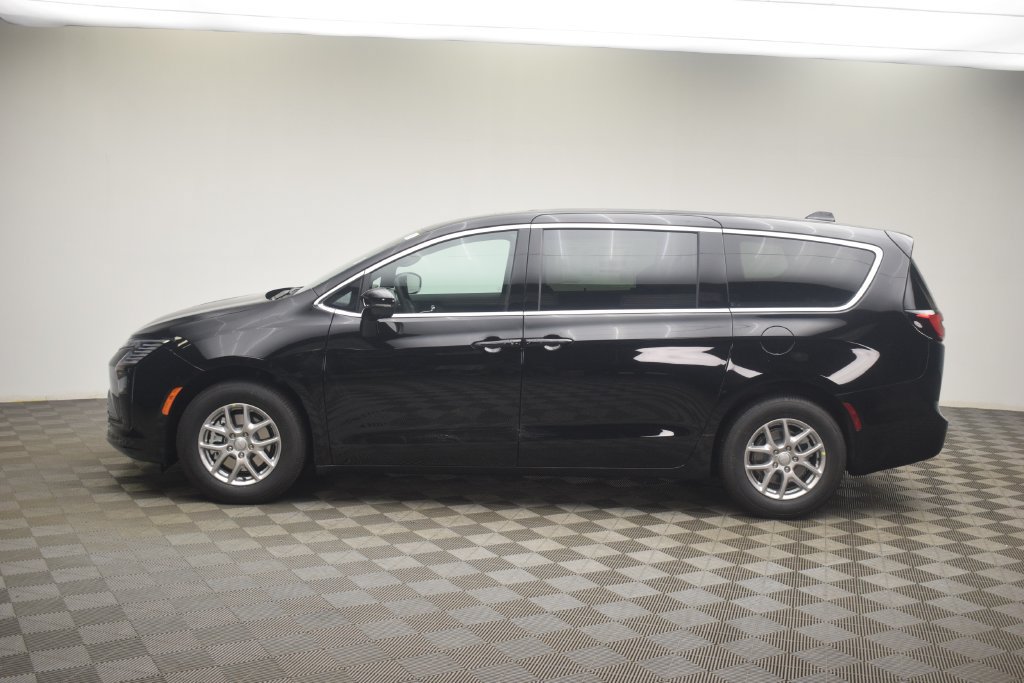 New 2027 Chrysler Pacifica Select w/ Family Tech Group FWD image 14