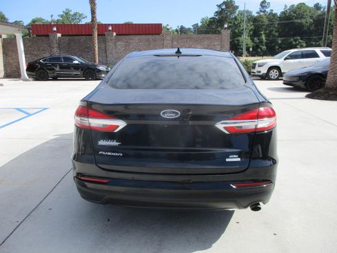 Used 2020 Ford Fusion SE FWD image 11