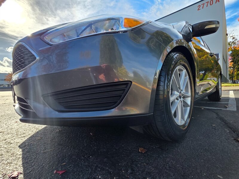 Used 2018 Ford Focus SE w/ Cold Weather Package FWD image 9