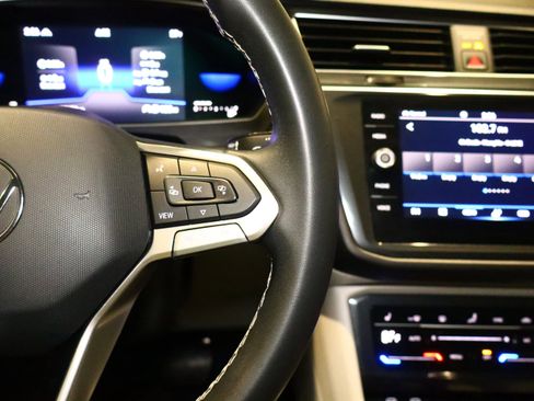 Used 2022 Volkswagen Tiguan SE image 12