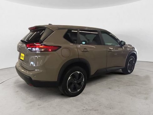 Used 2025 Nissan Rogue SV AWD/4WD image 5