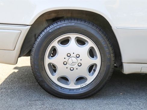 Used 1995 Mercedes-Benz E 320 Convertible image 42