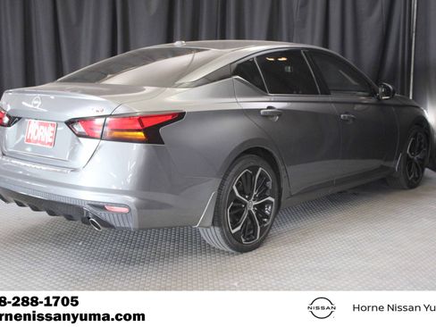 Used 2023 Nissan Altima 2.5 SR FWD image 13