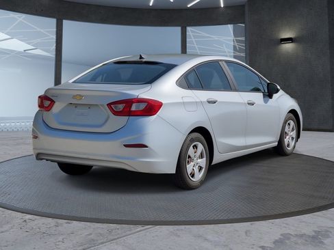 Used 2017 Chevrolet Cruze LS FWD image 4
