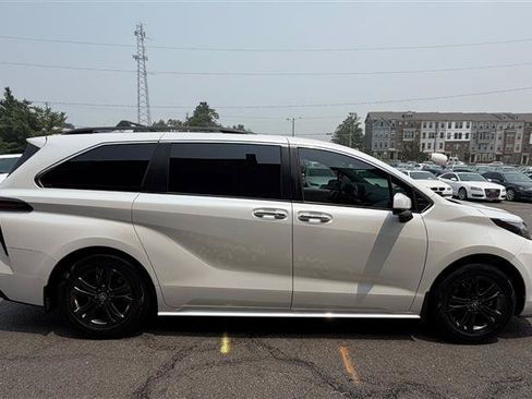 Used 2023 Toyota Sienna XSE FWD image 14