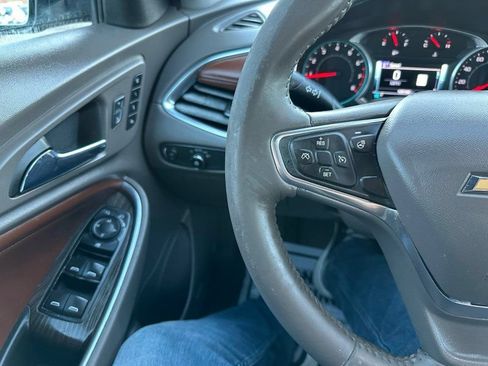 Used 2017 Chevrolet Malibu Premier FWD image 12