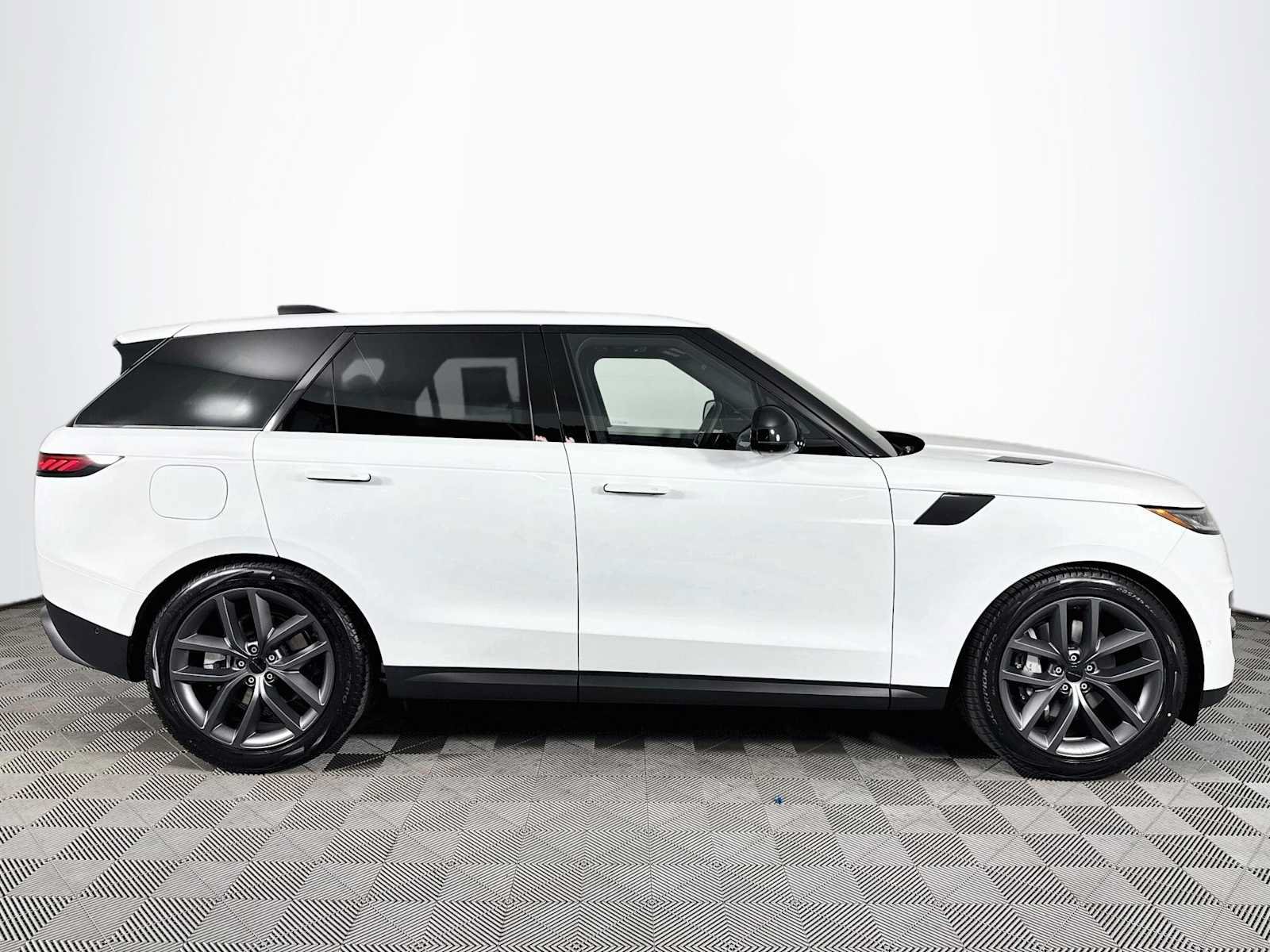 New 2027 Land Rover Range Rover Sport SE AWD/4WD image 4