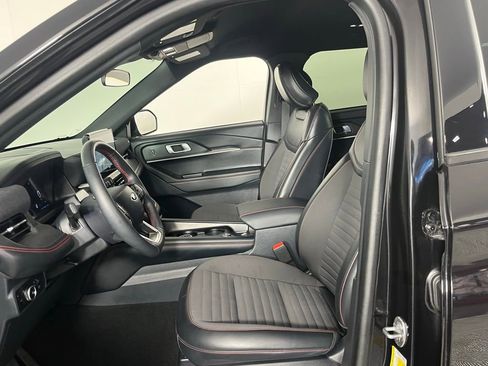 Used 2025 Ford Explorer ST-Line w/ ST-Line Street Pack AWD/4WD image 19