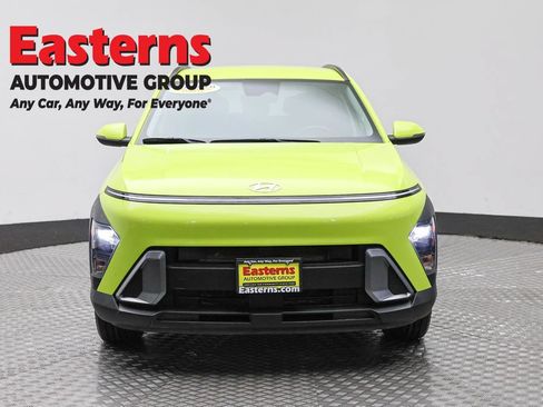 Used 2024 Hyundai Kona SEL FWD image 2