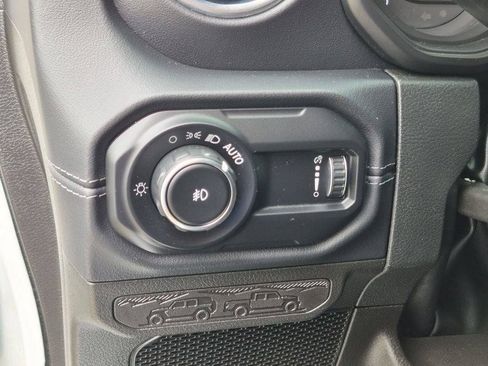 Used 2024 Jeep Wrangler Unlimited Sahara w/ Technology Group AWD/4WD image 15