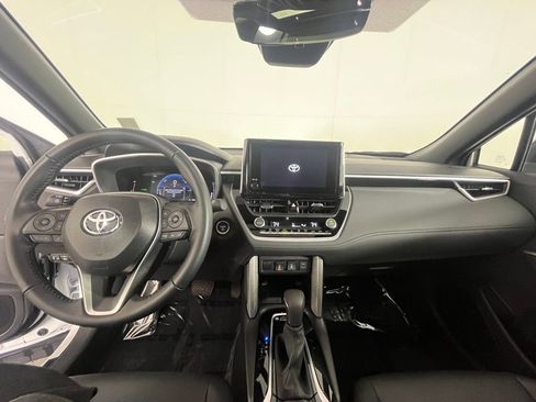 Used 2025 Toyota Corolla Cross AWD Hybrid image 18