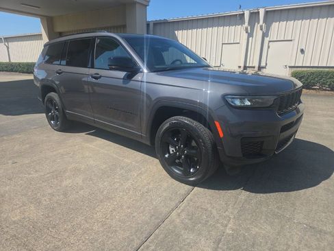 Used 2025 Jeep Grand Cherokee L Altitude image 12