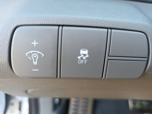 Used 2025 Hyundai Elantra Sport FWD image 18