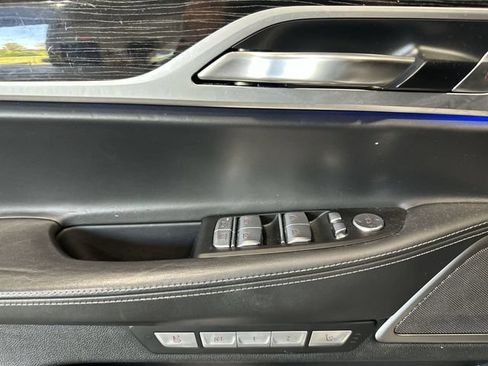 Used 2018 BMW 750i RWD image 19