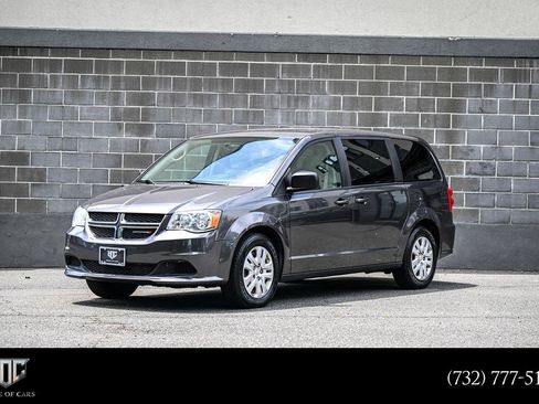 Used 2018 Dodge Grand Caravan SE w/ UConnect Hands-Free Group FWD image 1