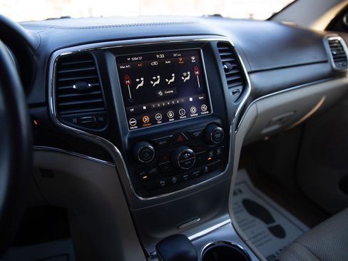 Used 2018 Jeep Grand Cherokee Overland image 9