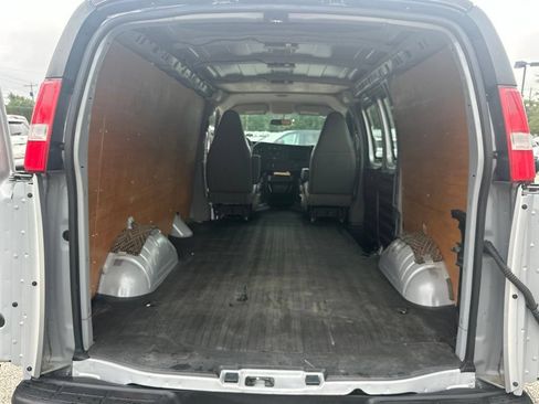Used 2017 Chevrolet Express 2500 RWD image 30